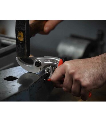 Forbice Professionale Universale con Battuta Curva Castellari